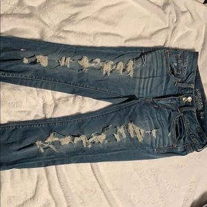 Super super stretchy ripped cropped jeans.